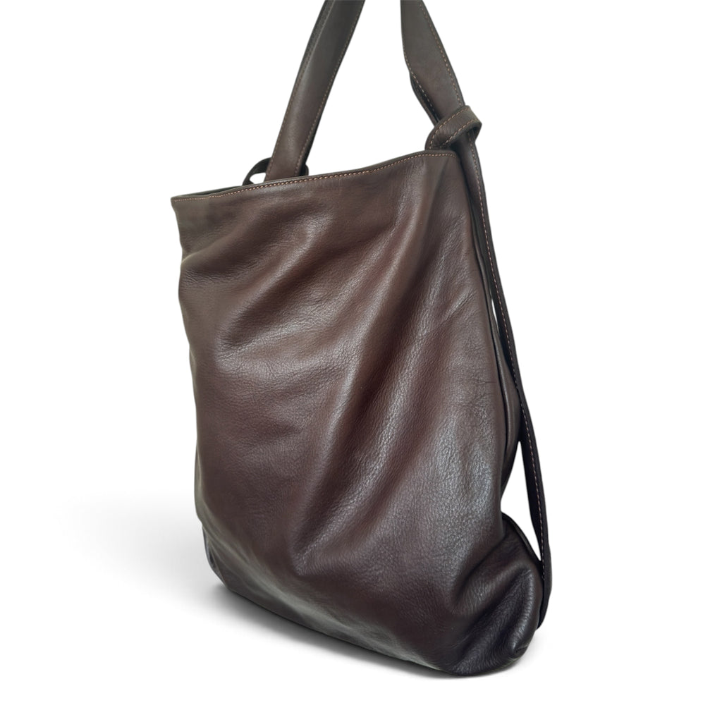 Leather handbag inspired by classic Italian brands