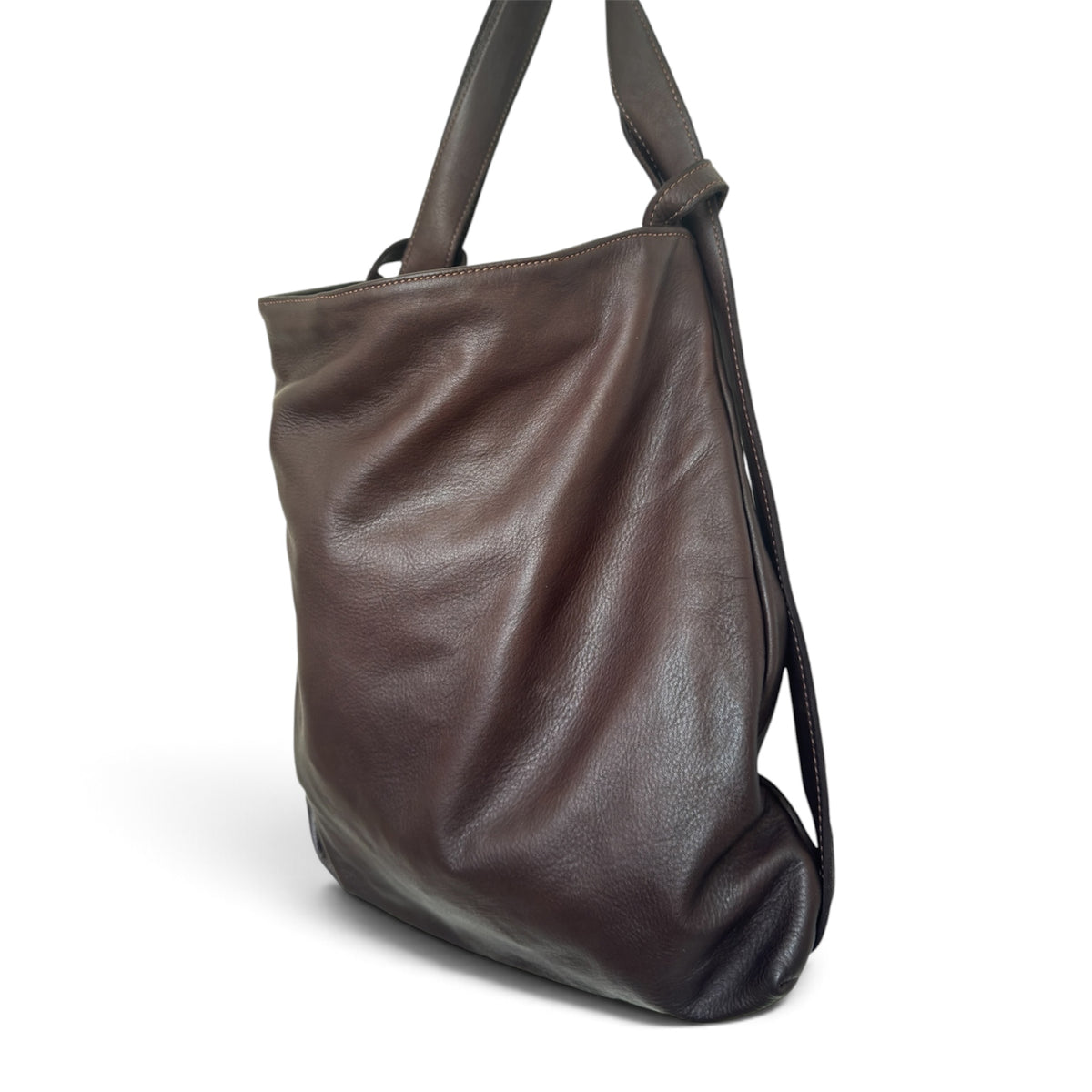 Leather handbag inspired by classic Italian brands