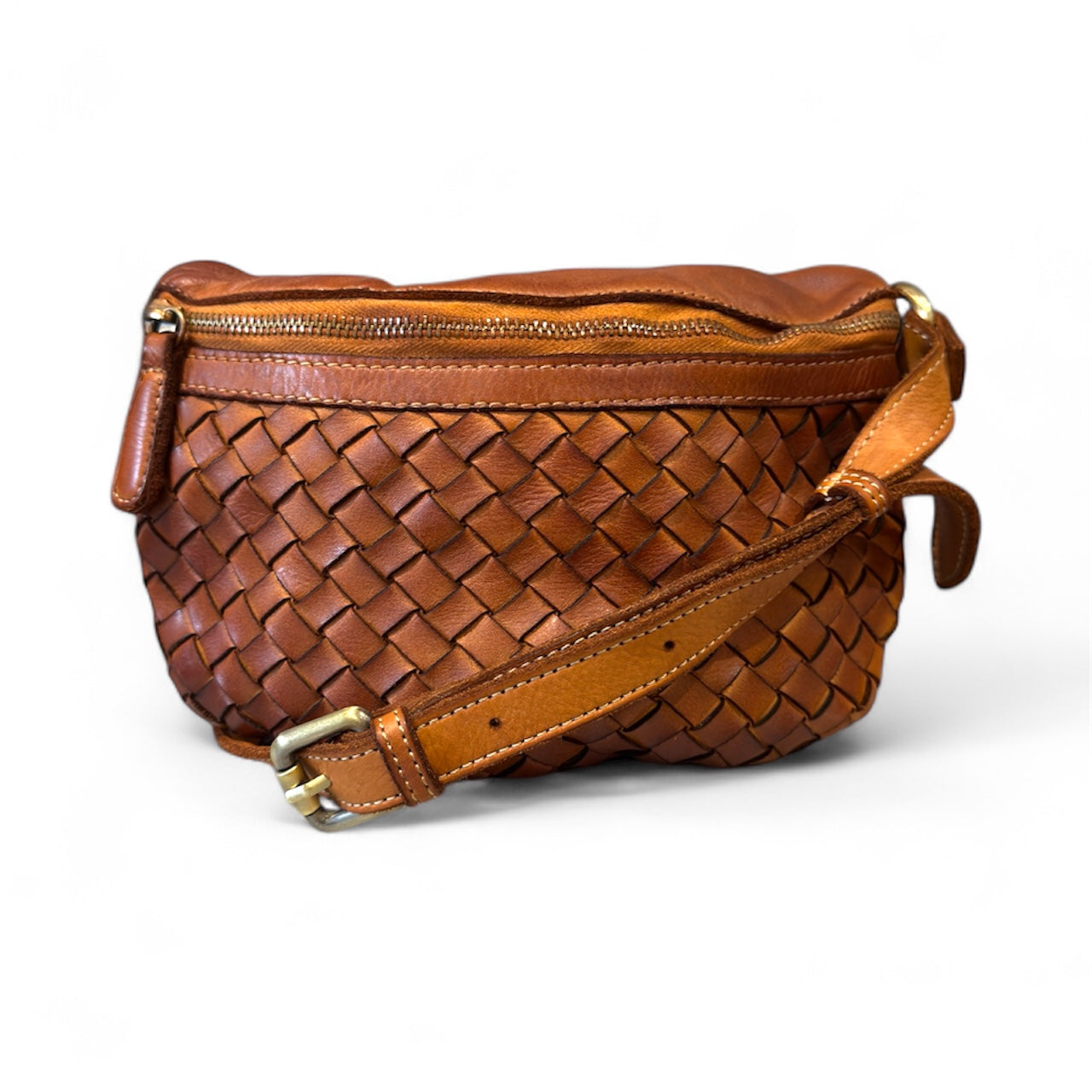 Premium Italian brand bag in woven leather 